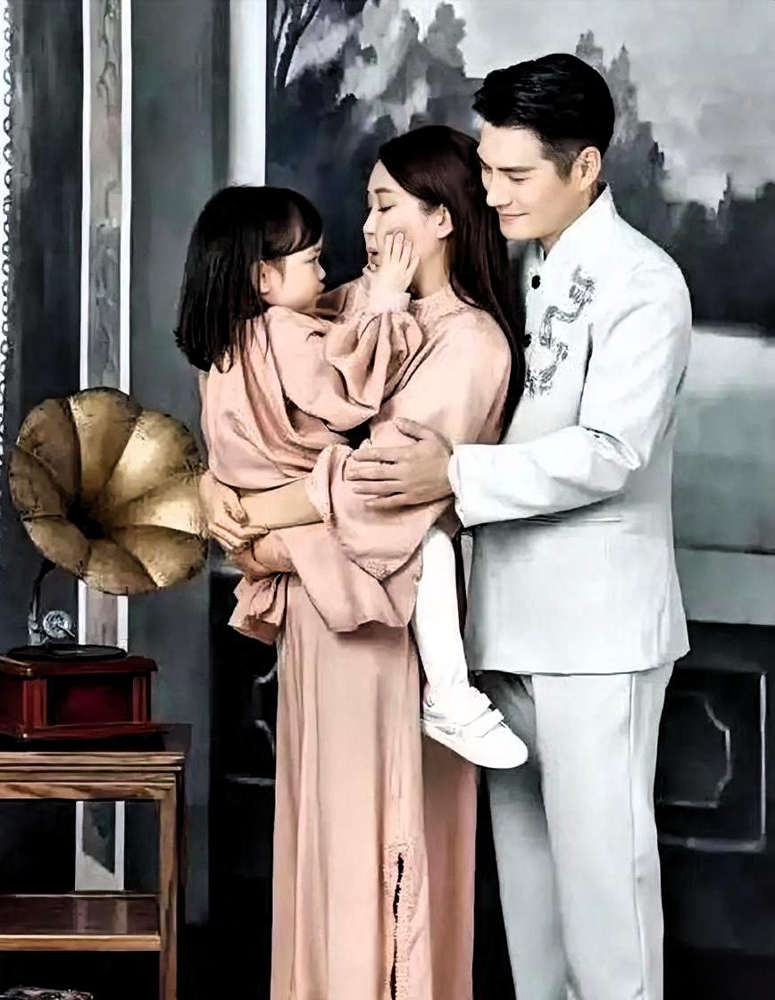 娱乐圈夫妻分分合合看多了，严屹宽杜若溪这样不声不响把日子过好的，反而少见。

一