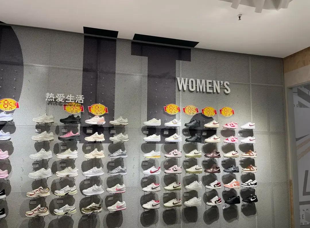 要尊重人家的知识产权，
近日，有一男子八年卖假耐克李宁获利126万元，最后经过法