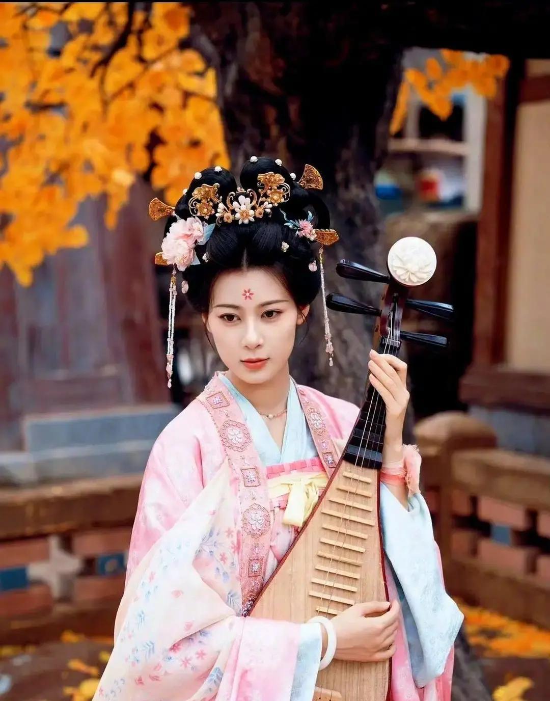 芒果抢下腾讯S+大剧！
 
《何不同舟》开机，檀健次演双面间谍，比相柳更难演。五