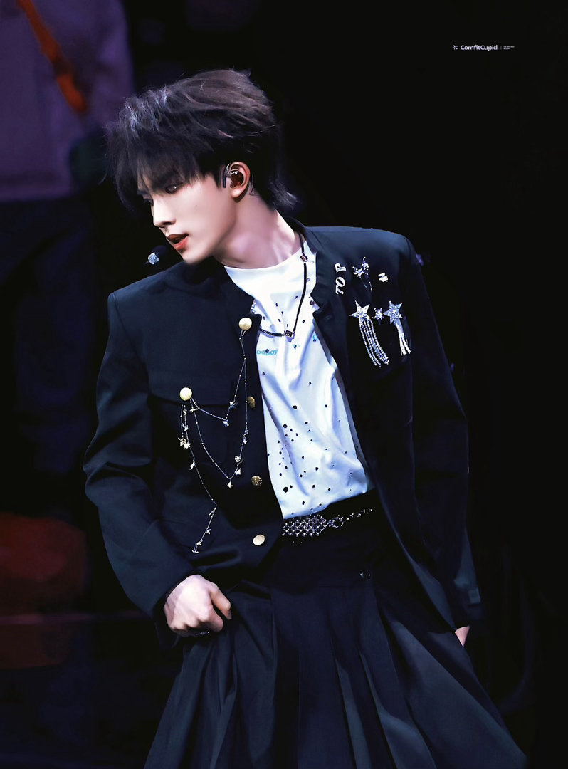 苏新皓泡脚预防感冒苏新皓在超话里唠嗑了 谁懂啊！苏新皓超话唠嗑真的太有代入感了！