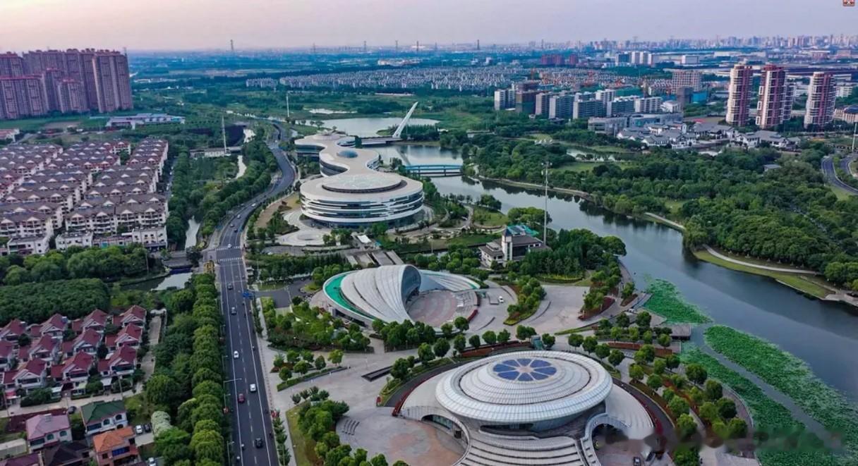 但是，所谓的几线城市这种说法，其实是房地产行业的术语，与产值、经济发展水平并无绝