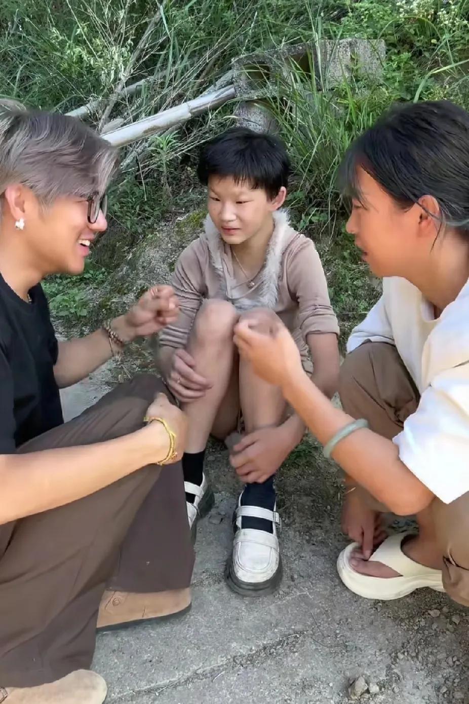 特殊网红唐蓉被亲戚拘禁，集体起号过河拆桥，伯乐老陈无奈回应！

过河拆桥在网红圈