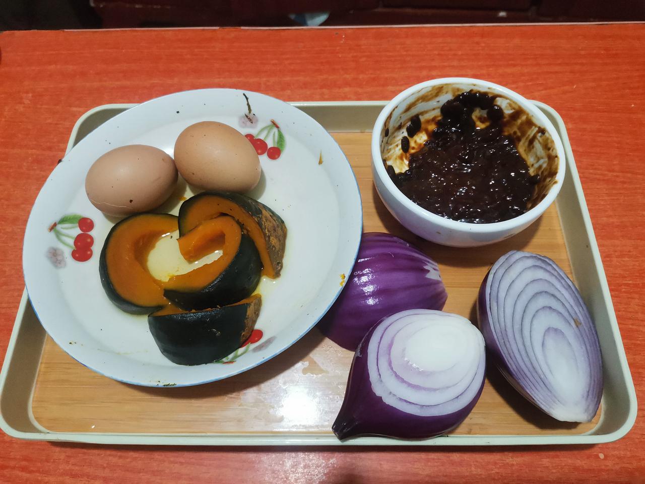 男人上班带饭丢人吗我每天中午上班都带饭。大多是包子，有时也带馒头和咸菜，中午用电