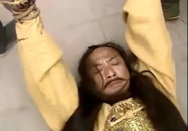 1856年9月，韦昌辉被洪秀全应付走了，他刚走，洪秀全就站起来吩咐洪宣娇，“快！