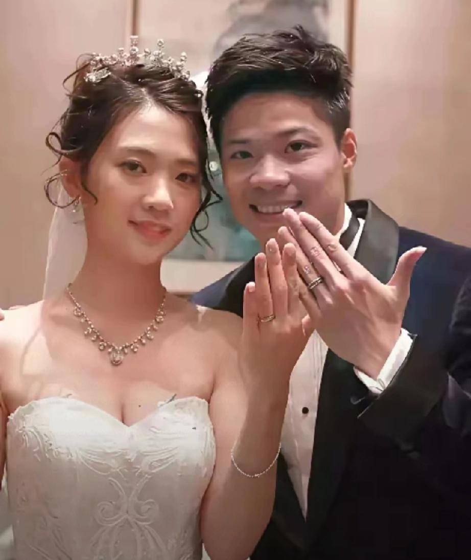 苏炳添当三胎爸爸的幸福日常：
从错过到守护的暖心故事

"飞机刚落地，

他才知