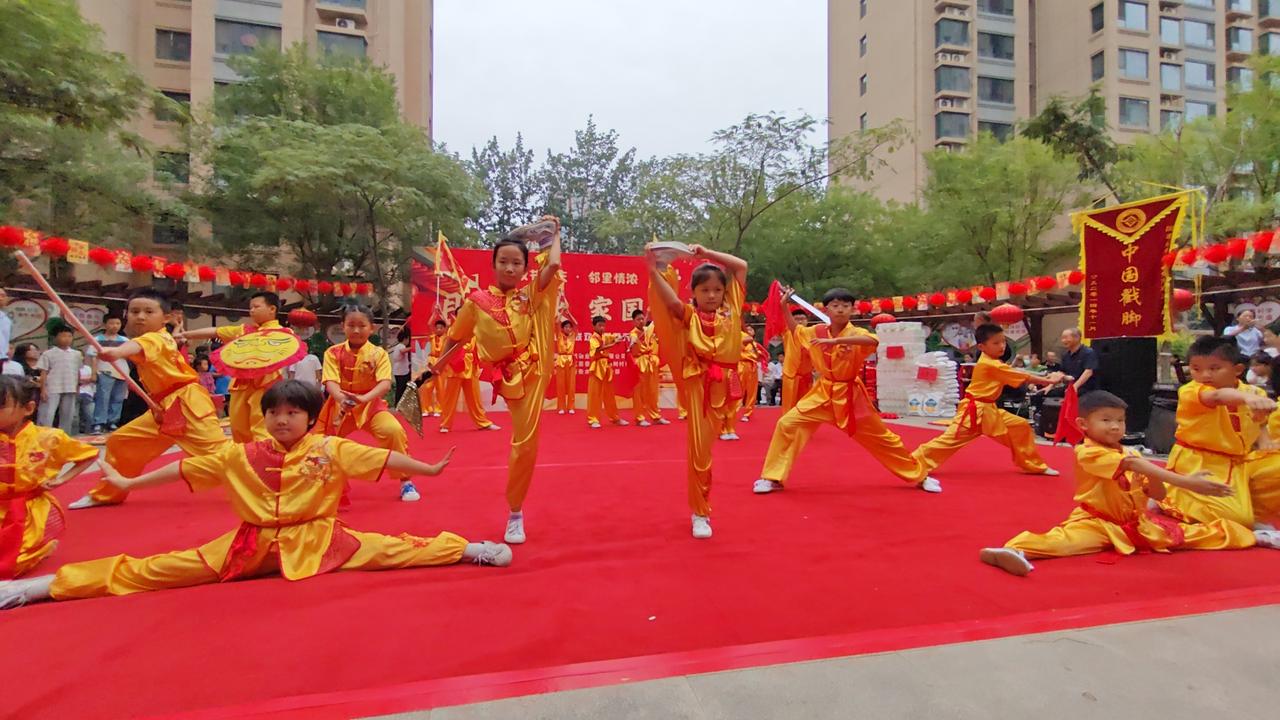 双节同庆 邻里情浓
“月满中秋 家国同庆”由衡水盛城物业服务有限公司主办，育新社
