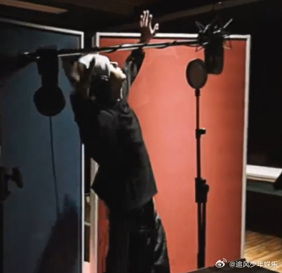 曾舜晞录歌瘦了八斤曾舜晞录歌把饭都唱出来了 谁懂啊！曾舜晞为了新歌的松弛感反复尝