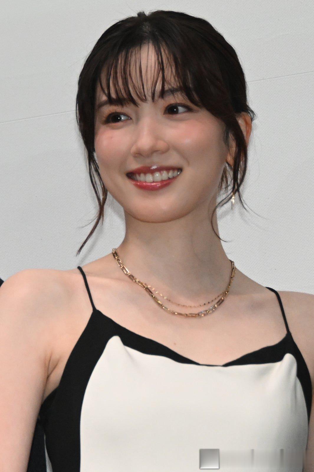 永野芽郁 wears Tom Ford ​​​