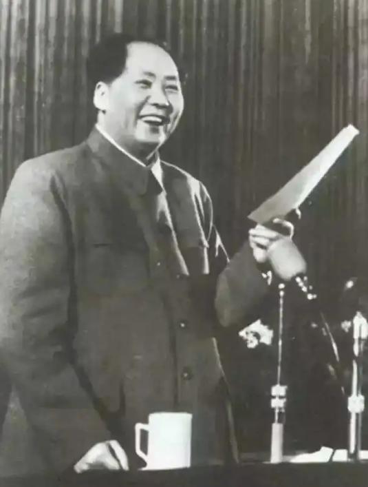 毛主席活到83岁，人生最后几年身体病痛不断，根源是他一辈子坚持下来的3个习惯，从