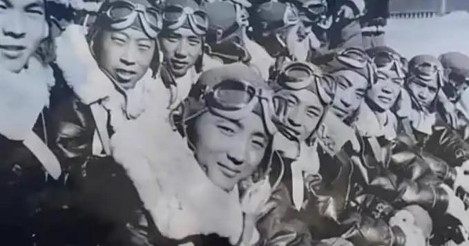 1937年跳伞误落敌营，21岁的他做了什么，竟让日军致敬？ “中国无被俘空军！”