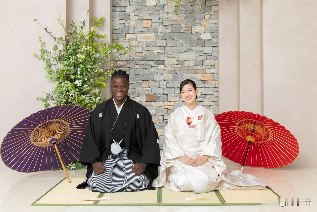 美国是如何把外来家族收割干净的？
第一步，先锁死资产，让你有钱花不出去。
有人觉