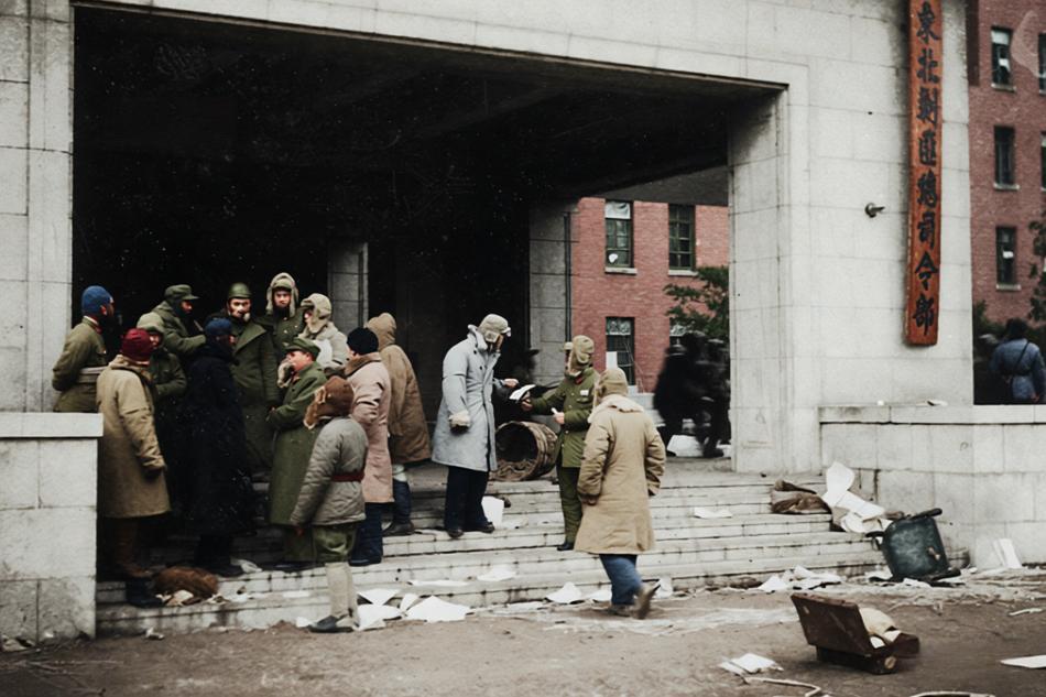 1948年11月2日，中国人民解放军东北野战军占领沈阳国民党东北“剿总”司令部。