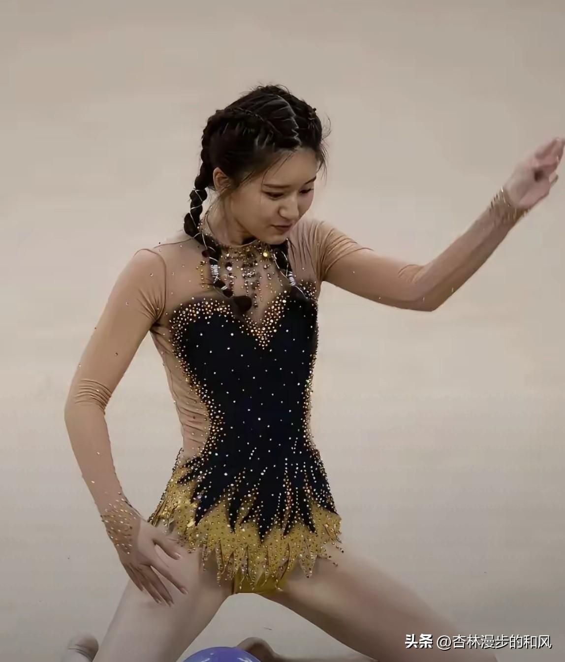 一组旧照被翻出来，赵露思这个动作，到底尴不尴尬？

最近网上又有人翻出赵露思早些