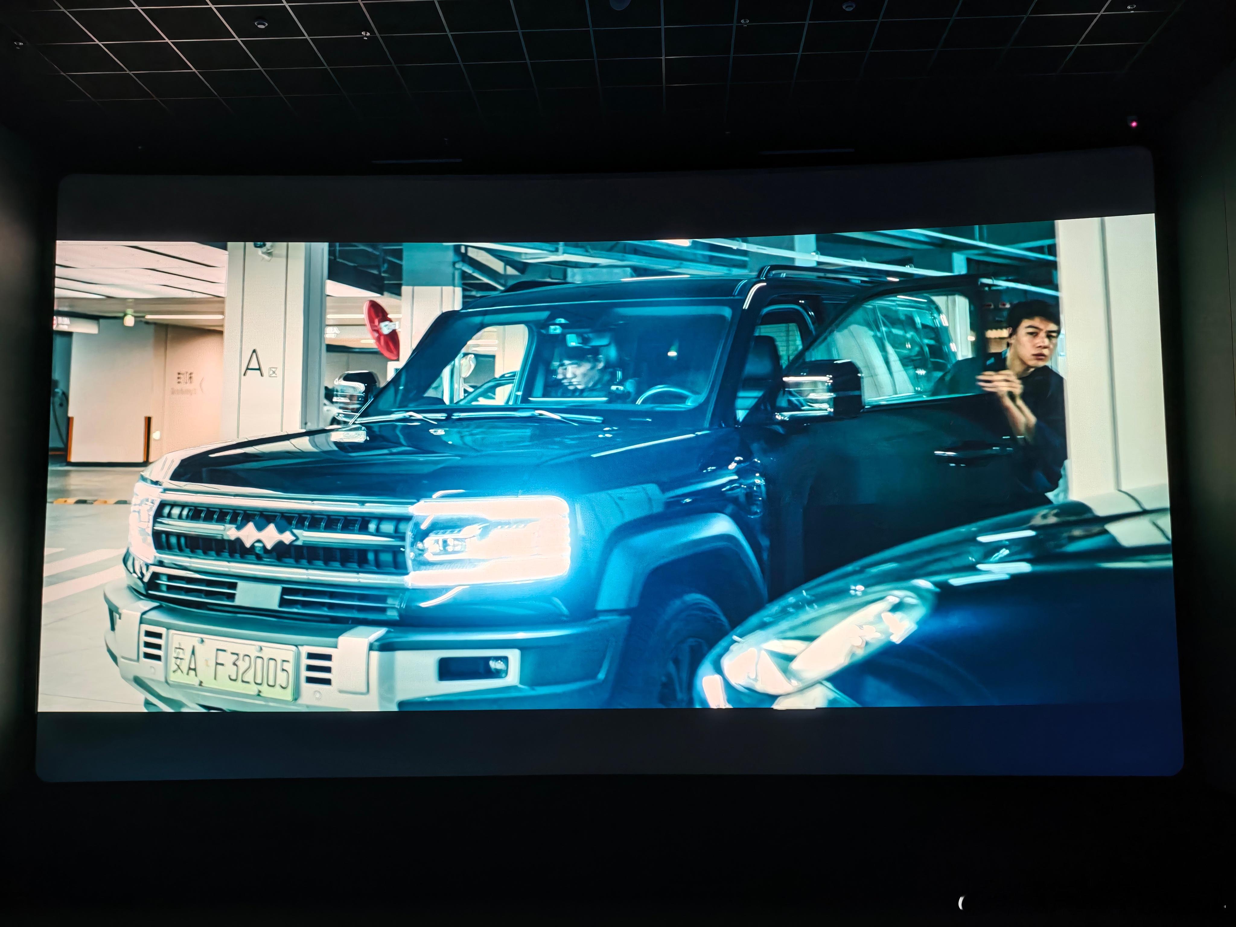 惊蛰无声  春节第一场电影，看了张艺谋导演的惊蛰无声，虽然没有爆点，也没有泪点，