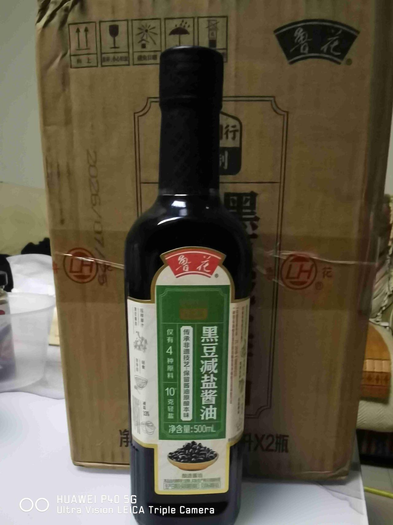 左等右等，与辉同行定制酱油终于收到了。[呲牙]

包装特别严实，打开包装我仔细看