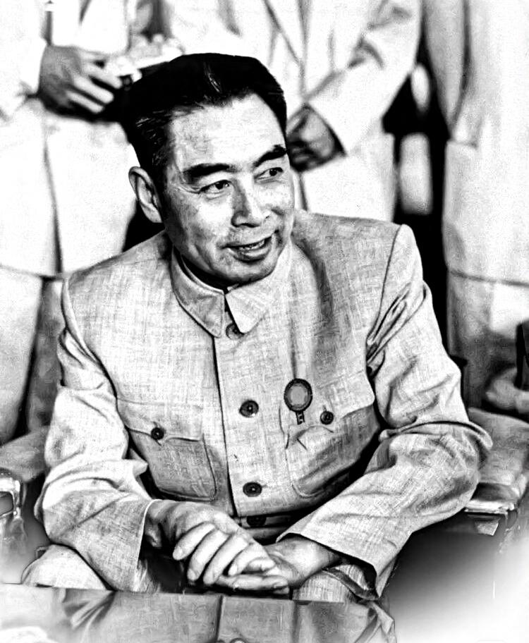 今年3月5日，是周总理诞辰128周年。

朋友圈里很多人转发那句话：
“这盛世，