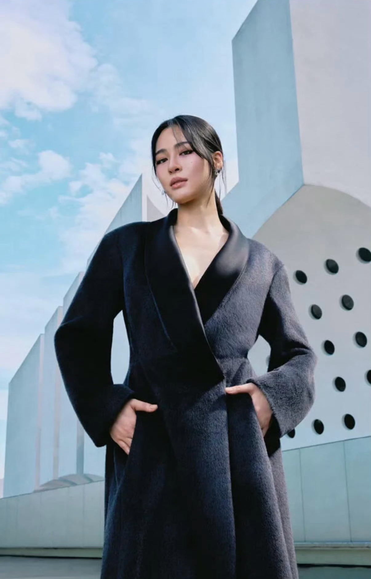 ELLE HK August 2026   邝玲玲中国香港版ELLE的封面大片演