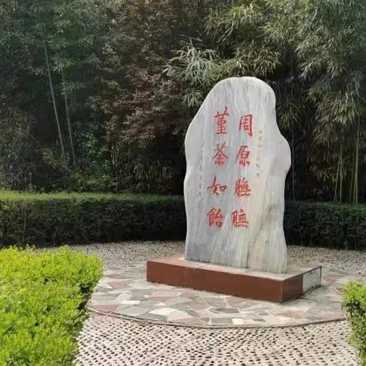 周原初中，欢迎您!

     周原大地，物华天宝，地灵人杰，昔康熙微服私访，秀