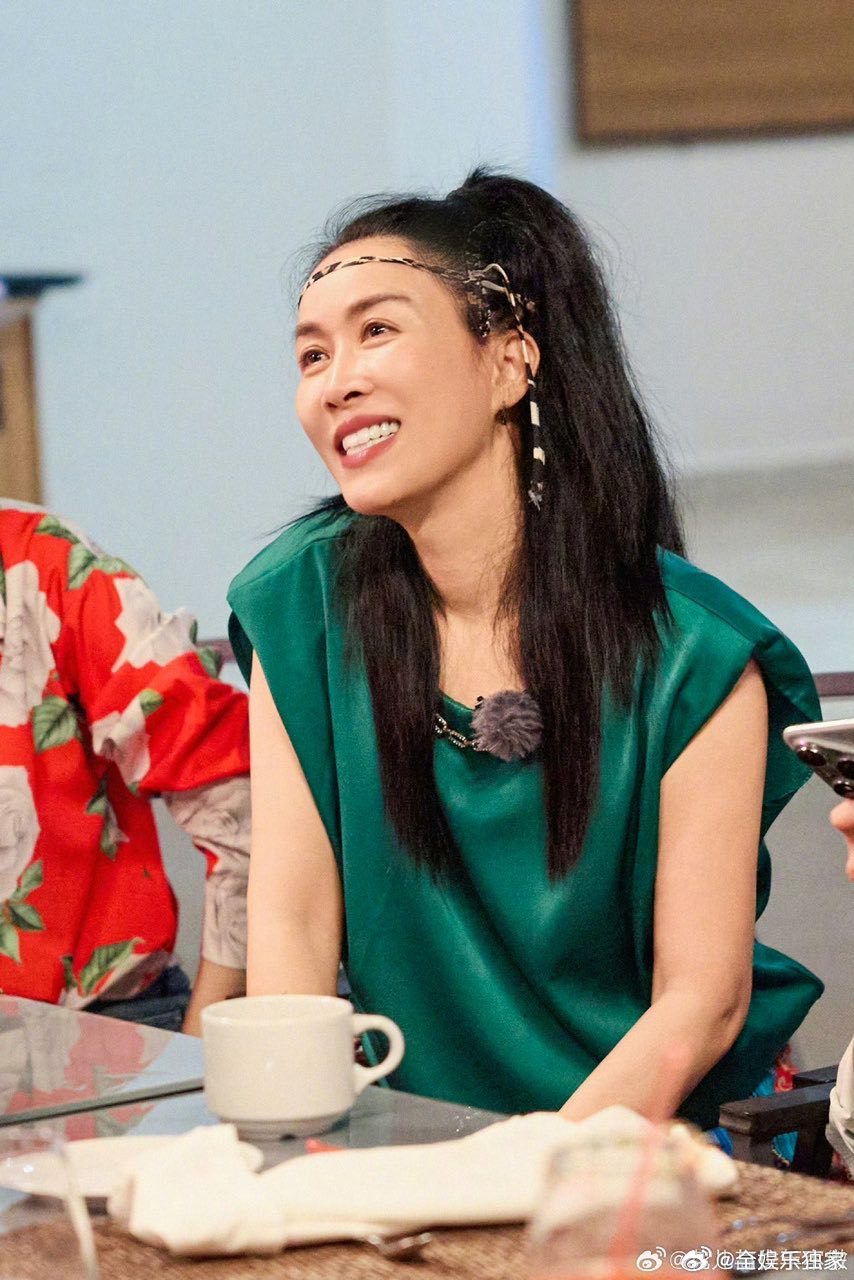 那英训狗 英子训狗也太真实了！吐槽“我都没吃这个”超有生活感，英文指令SIT、S