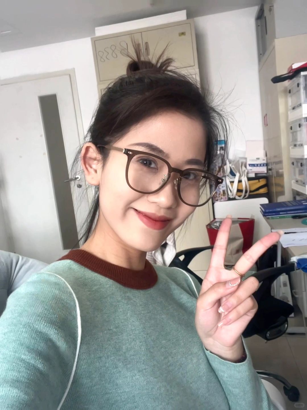戴不戴眼镜咯！👓