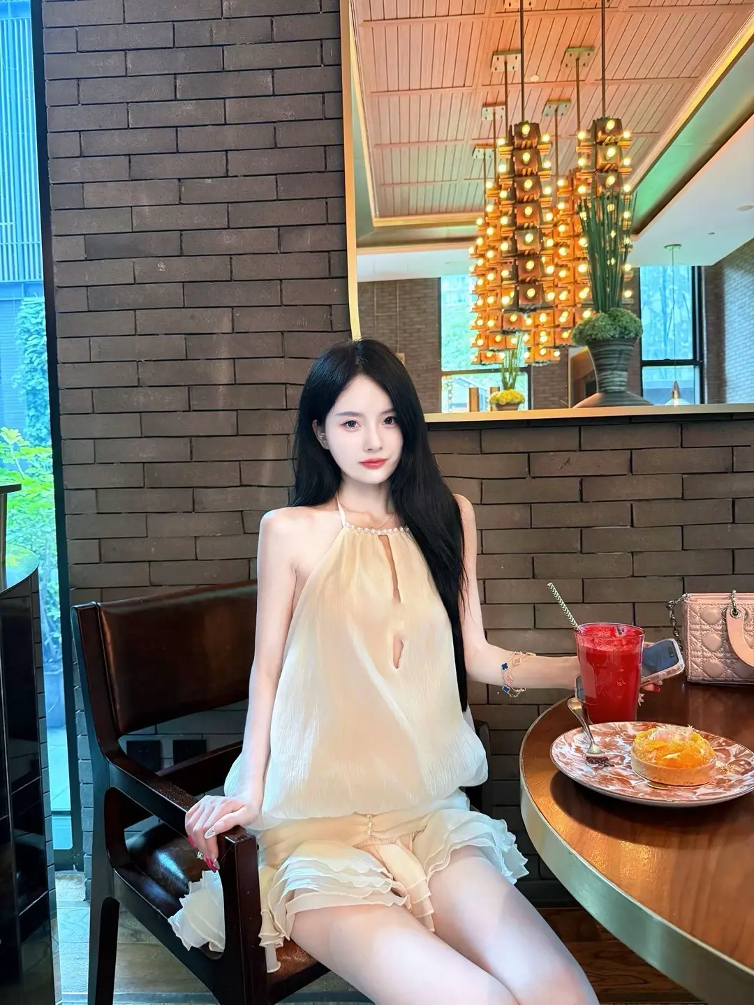 拧巴的人永远期待别人能读懂她的隐喻……