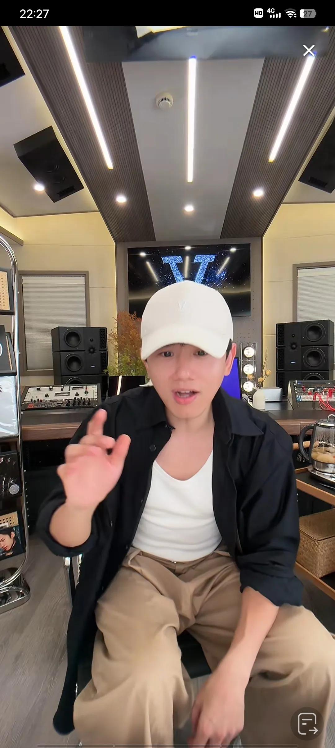 张杰直播间求歌迷推荐歌曲！

这是我第一次在直播间刷到张杰，不知道是不是张杰第