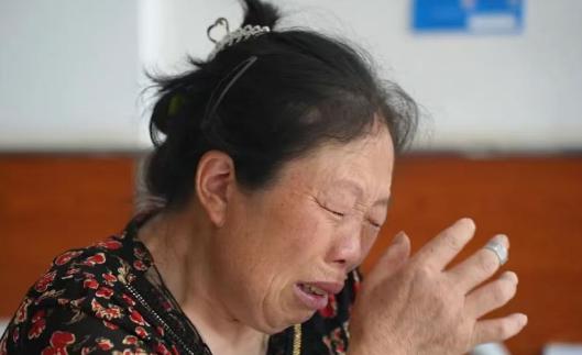 浙江嘉兴，婆婆不想帮儿子儿媳带孩子，转脸找了新老伴谈恋爱。儿媳觉得婆婆太自私，一