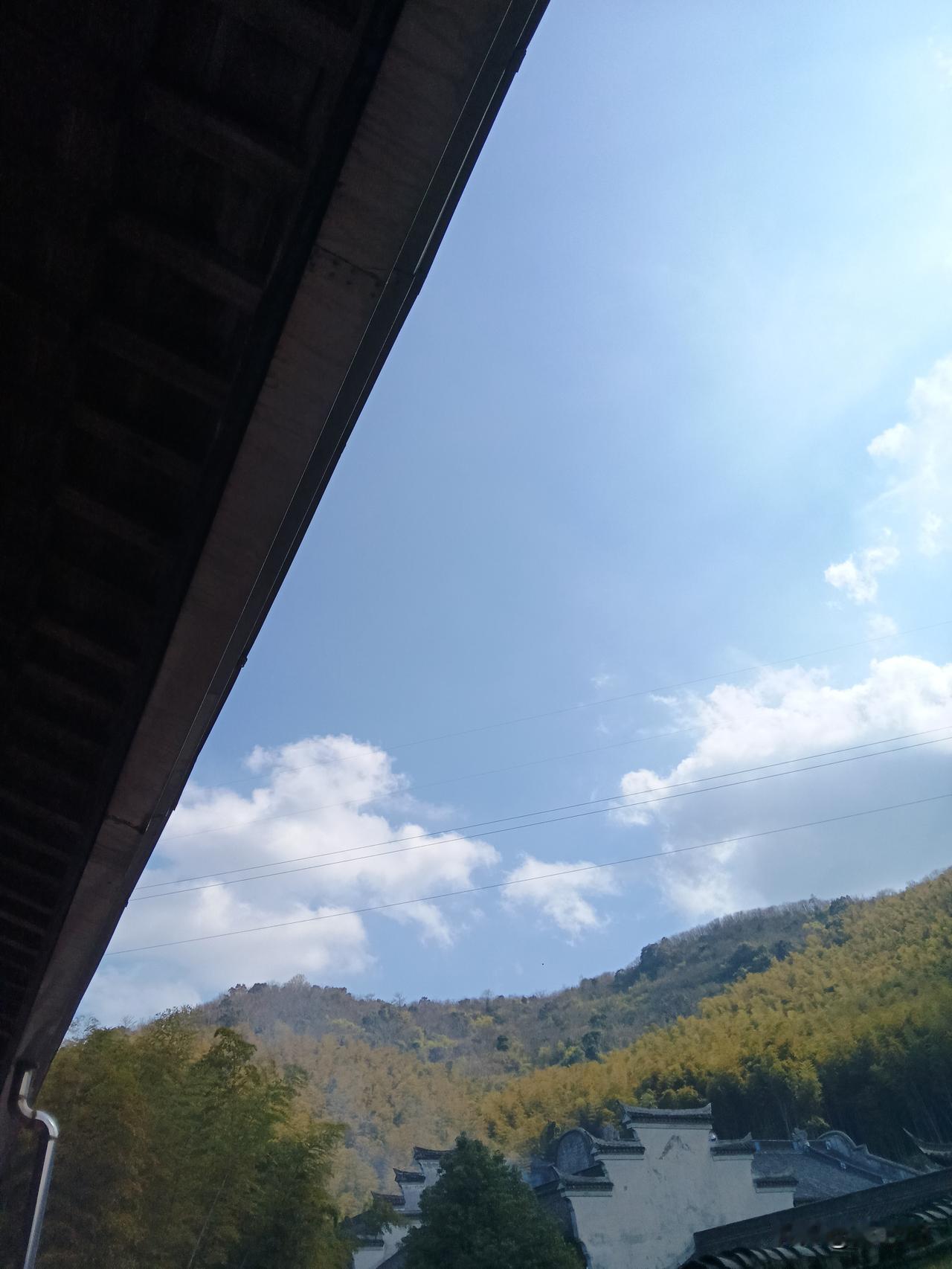 伊朗一直宣称自己是胜利的一方，美国为营救那两名飞行员，将整个过程渲染得如同大片一