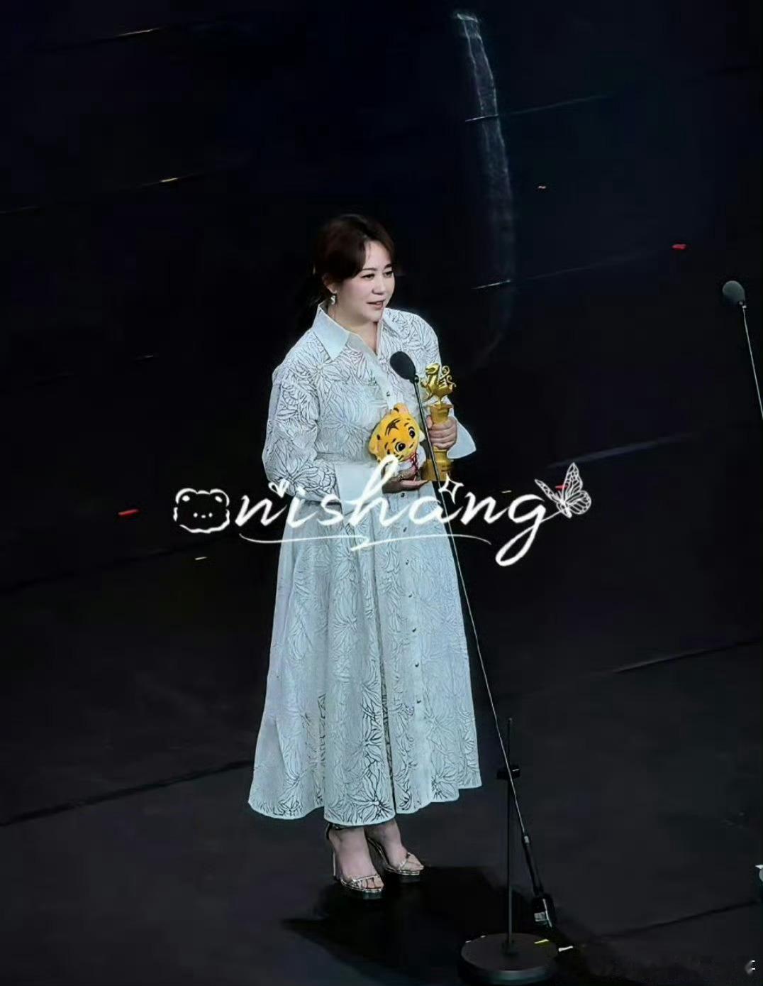 马丽大学生电影节影后马丽获大学生电影节影后实至名归，众望所归✨从舞台小品到大银幕