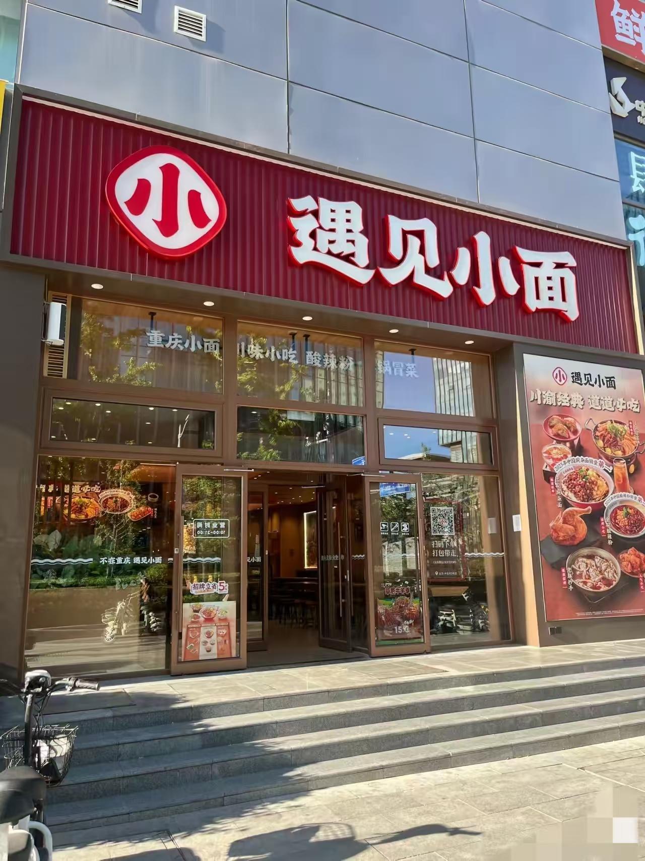 三个年轻人也是从草根出来的，怎么变成这样的嘴脸了？你们就缺那8000块钱的赔偿吗