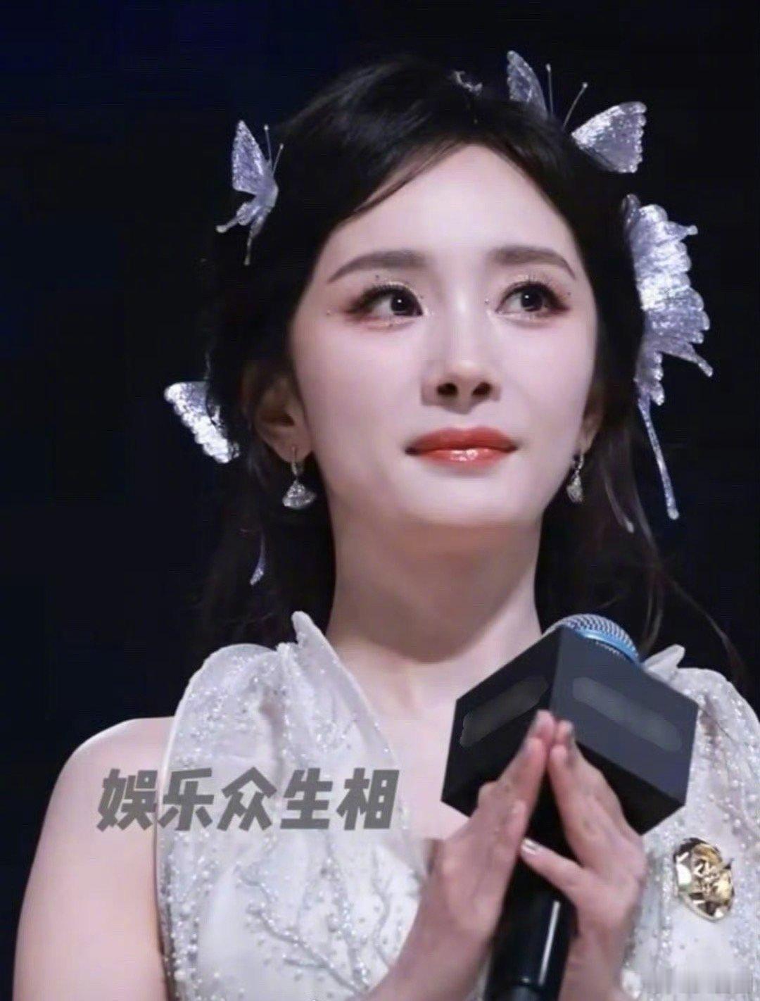 出席活动的杨幂，赵丽颖，状态都很好～[ok] ​​​