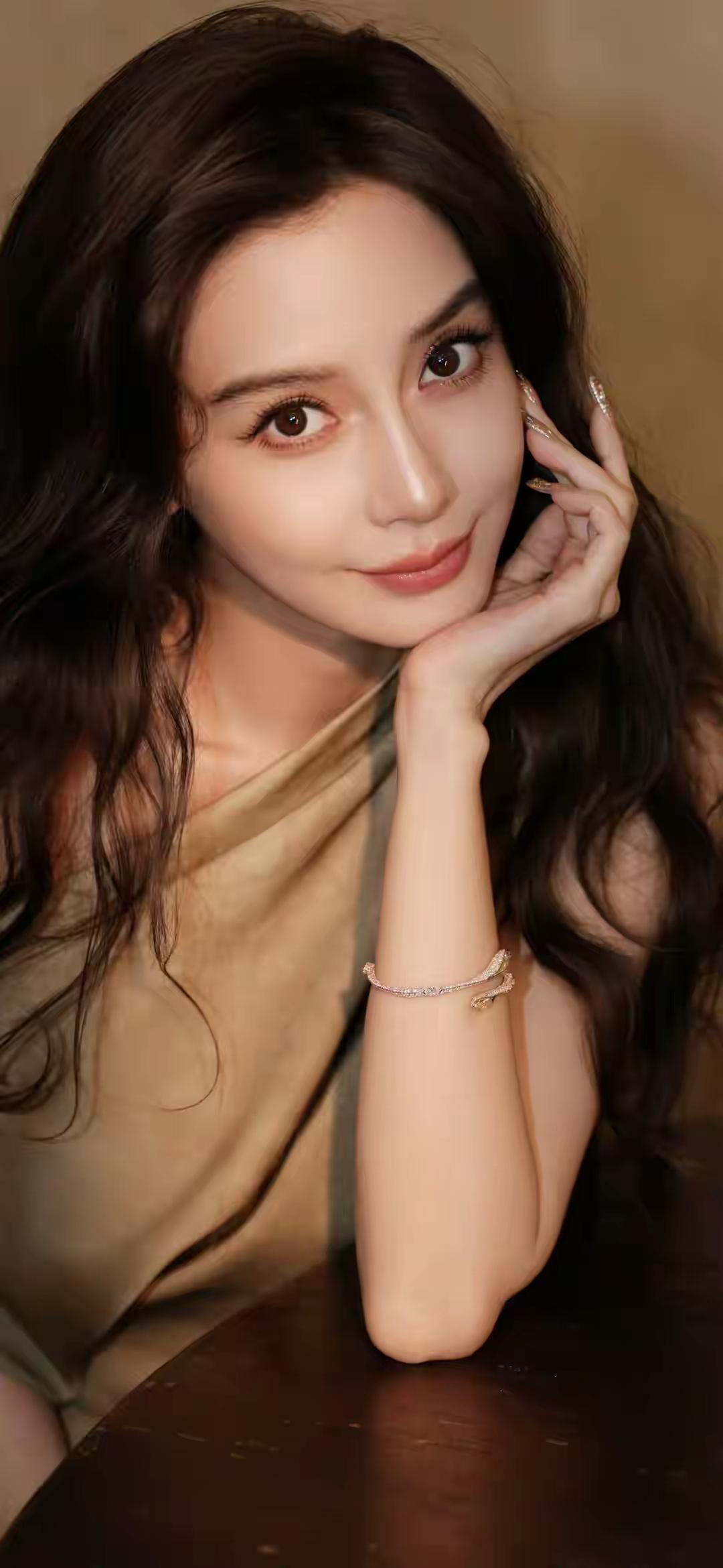 杨颖可爱多一点，干爽多一点