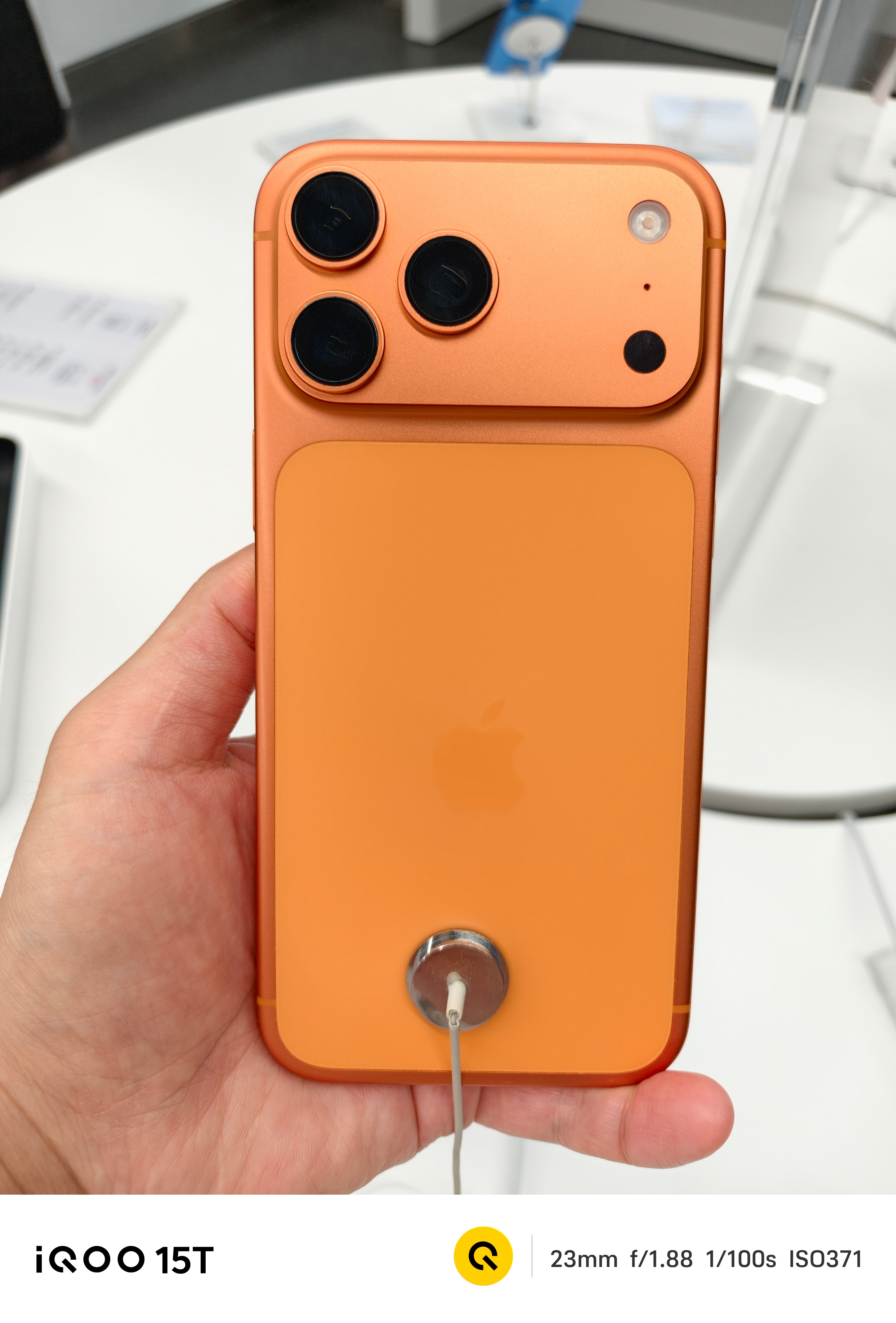 iPhone用户的崩溃瞬间 应该是明明有两格甚至满格信号，却上不了网吧？或者是在