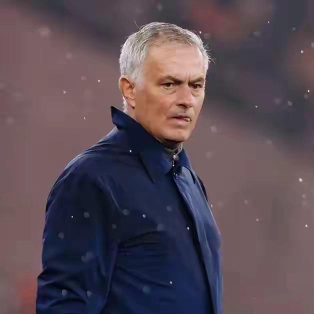 【穆里尼奥带领本菲卡悄然接近】欧冠附加赛第二回合之前，穆里尼奥率本菲卡3-0大胜