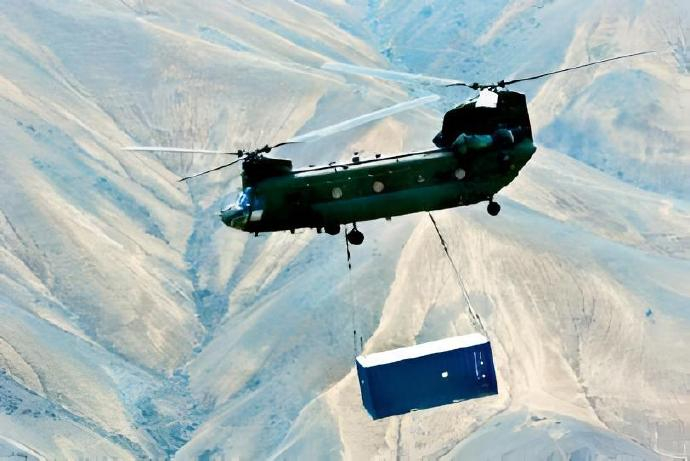 每天认识一件兵器 美国CH-47“支奴干”运输直升机CH-47是波音公司研制的双