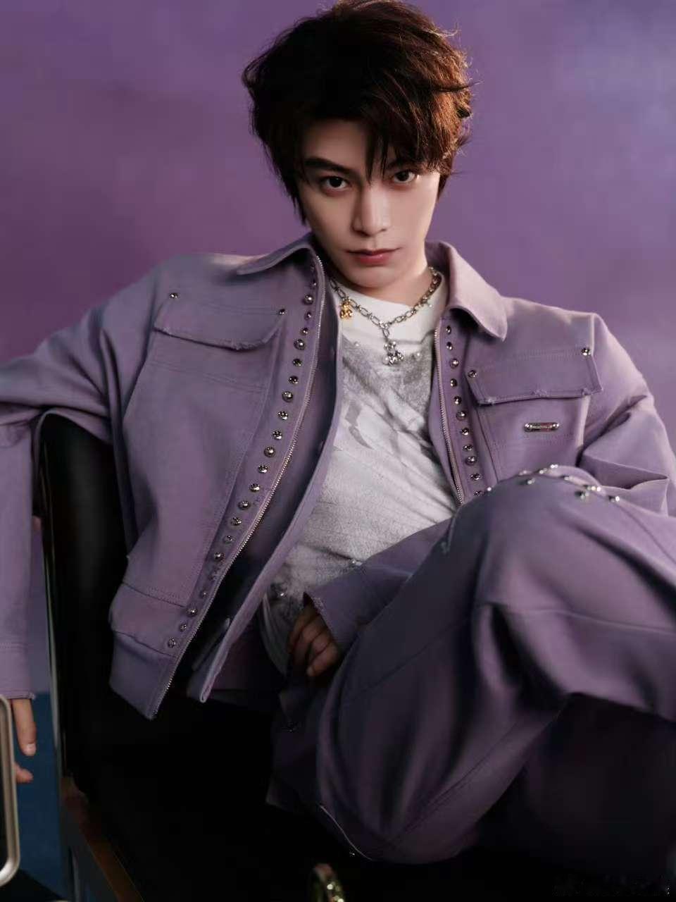 丁禹兮紫色套装look丁禹兮被拍了拍丁禹兮紫色套装look，哇塞，[送花花] ​