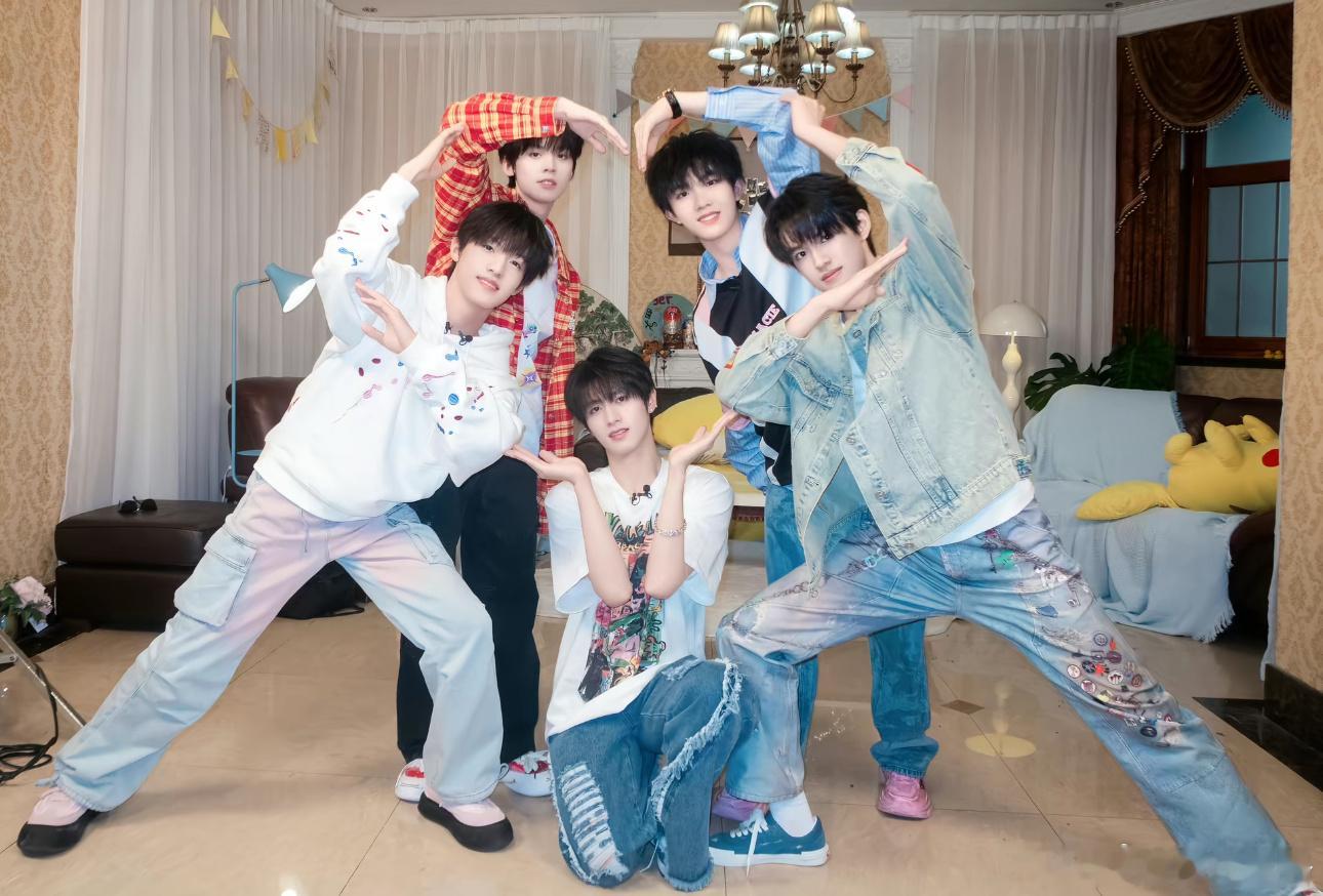 一路向海的少年主题曲《奇形怪状的云》预告几句歌词就把我留住了，TOP登陆少年组合