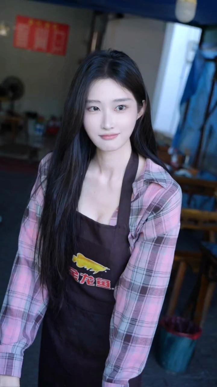 红袖添香夜，笑语盈盈处。