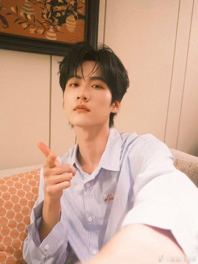 周柯宇一款想谈系艺人 周柯宇的新角色太会撩！陆西骁的撩人情话+188cm身高，少