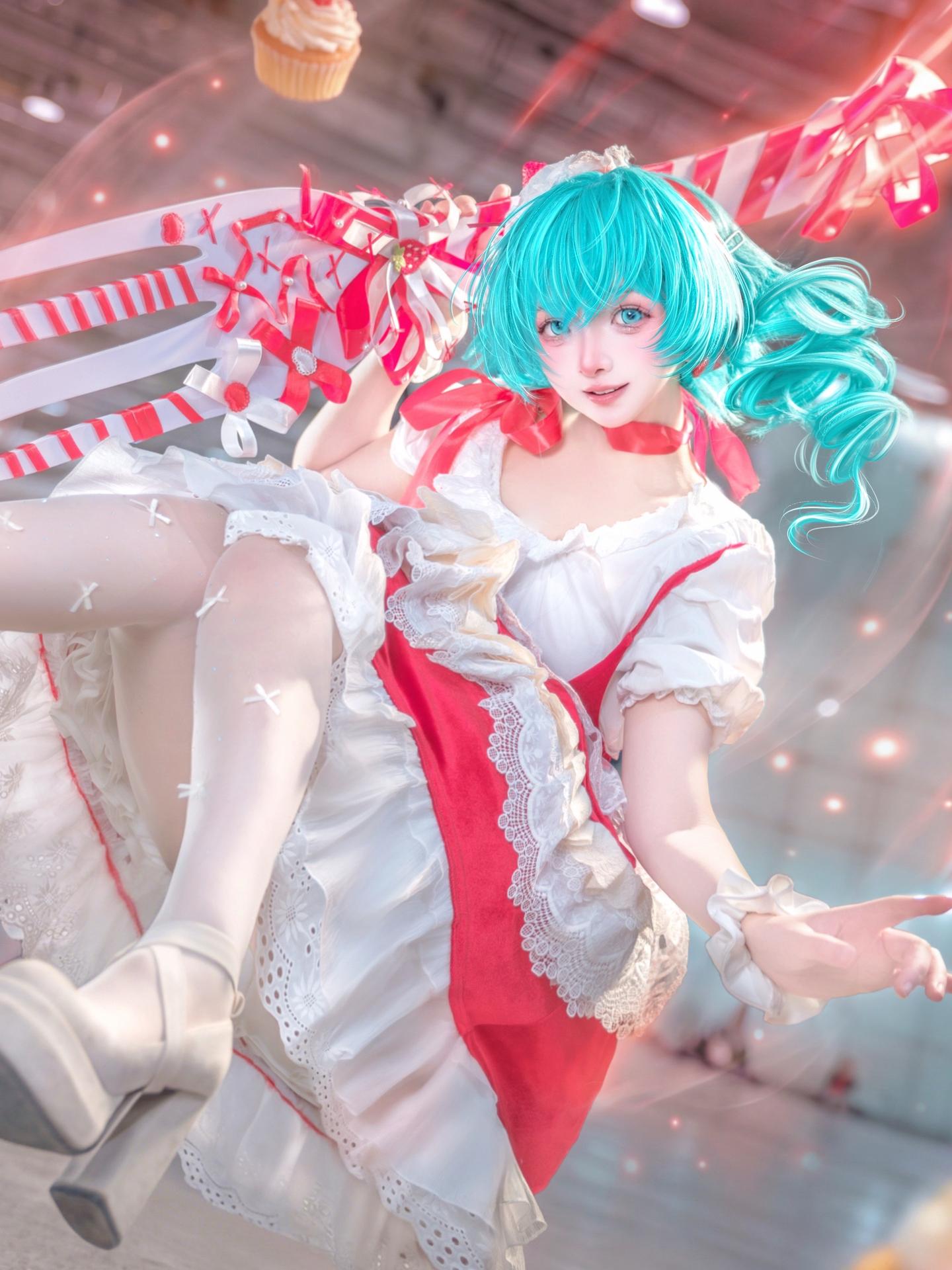 小蛋糕Miku出击！🍰。📷：  赛博头发：  画稿：玄栎栎
