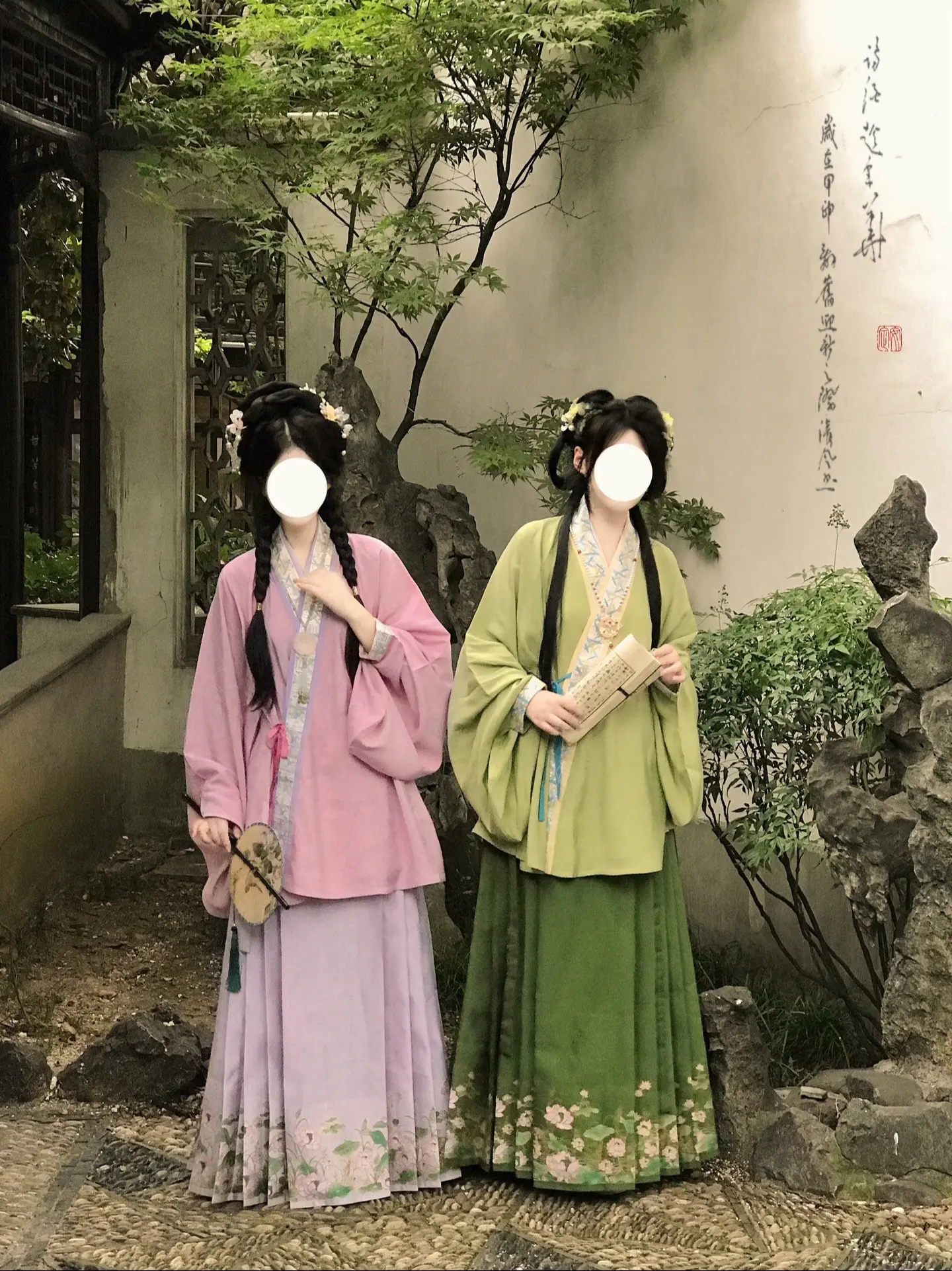 人间何所以，观风与月舒…