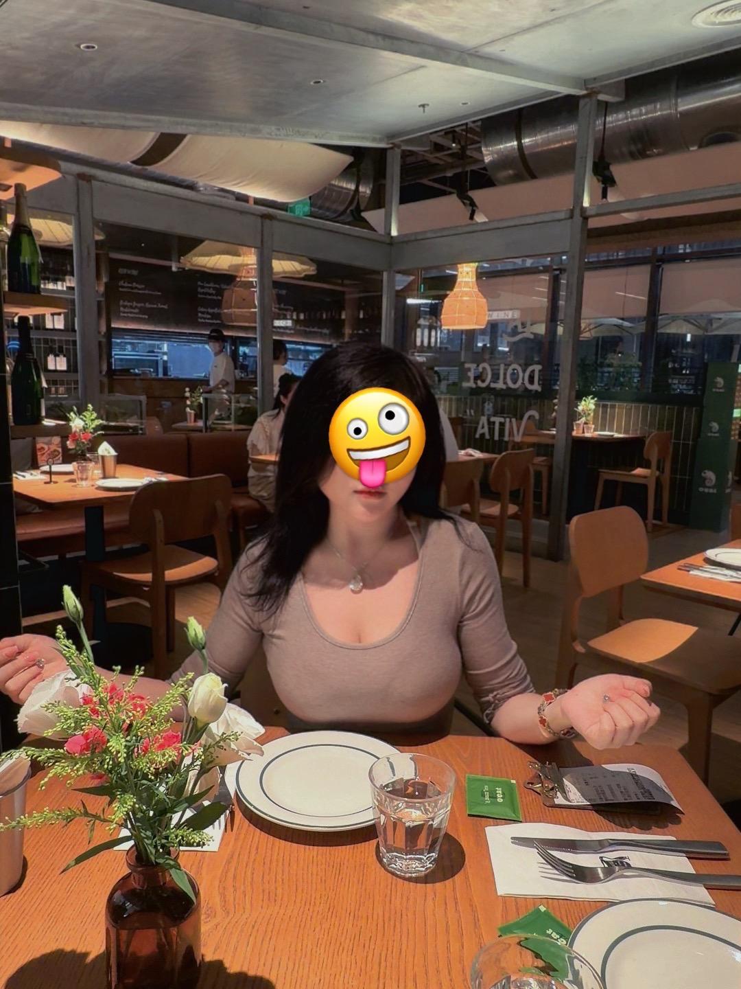 当你和一个人 相处很舒服时， 就说明对方的 阅历和情商 远在你之上。