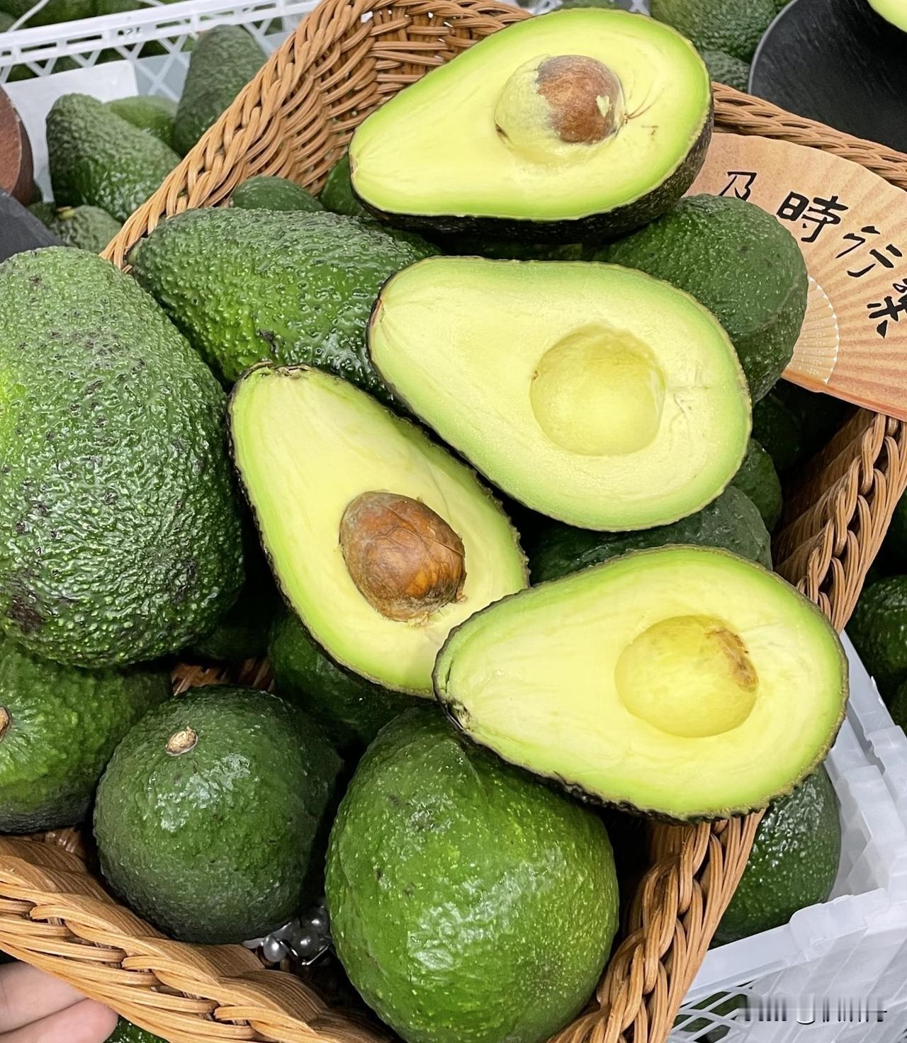 对血糖友好的10种食物
中老年别错过
一、裙带菜（清淡高纤，煮汤凉拌都可）
二、