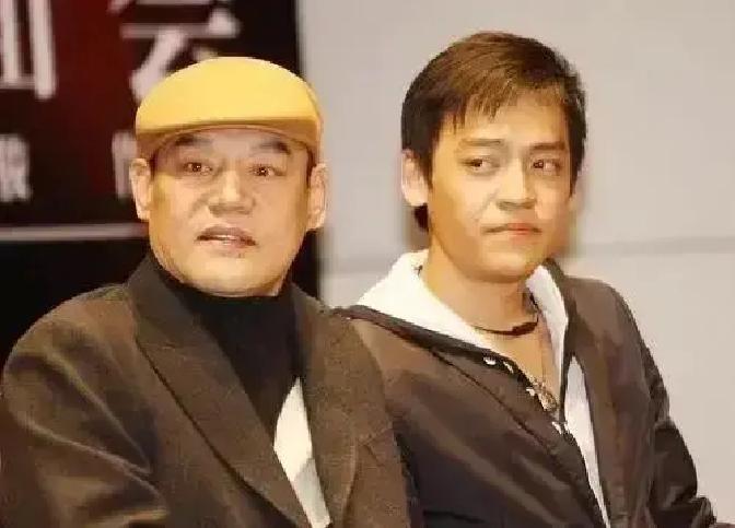 巍子当年把儿子王紫逸送去美国读书，以为砸钱就能弥补离婚亏欠。
结果孩子把宿舍堆成