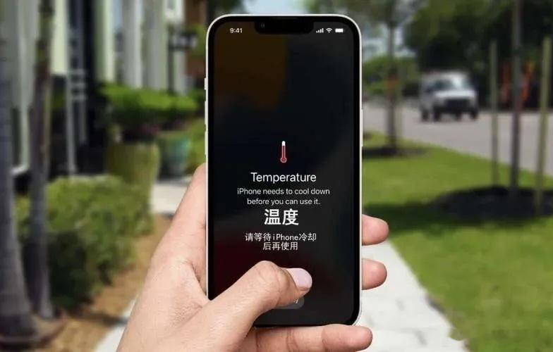 #几千块手机为何离不开几块钱的冰贴#一个散热背夹就搞定的事情，有必要整这么复杂嘛