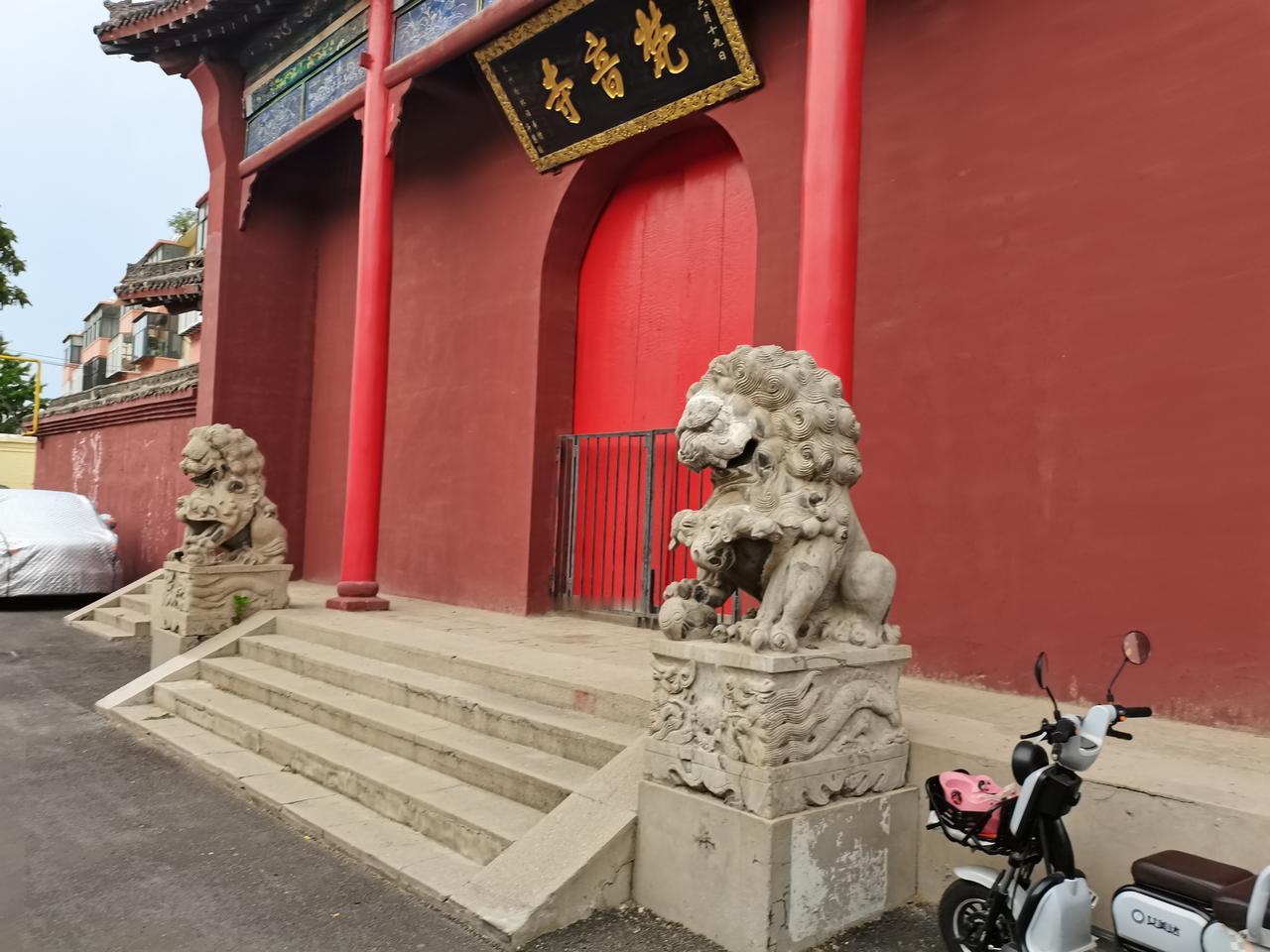 梵音寺
邢台襄都南路路西
有一座古寺
梵音寺
寺庙不大
却十分规整
有大雄宝殿