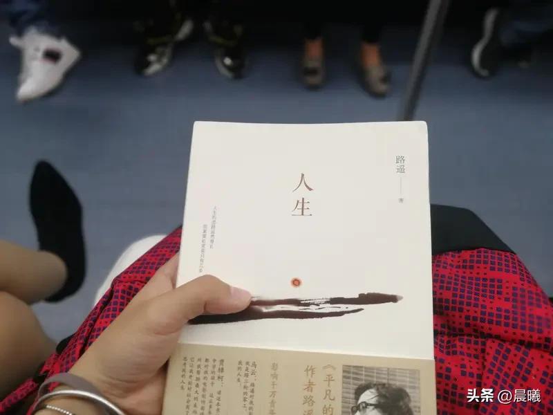 人生低潮时，别慌！这不是让你立刻变好，而是停下来养精蓄锐。
先稳住身体、作息和环