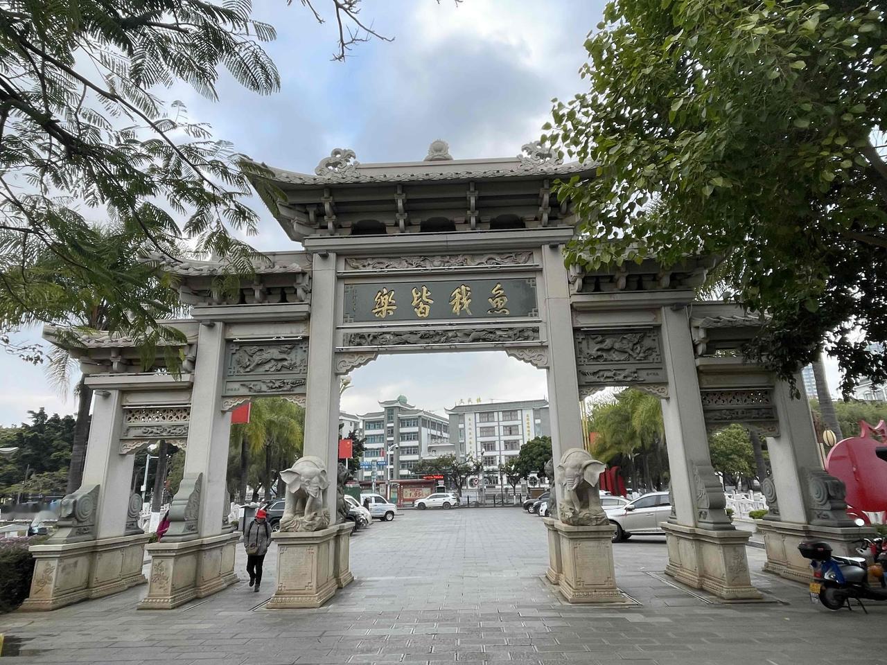 蒙自 朱自清的脚怎么没有了？蒙自文旅最靓丽的名片是西南联大分校。西南联大分校文学