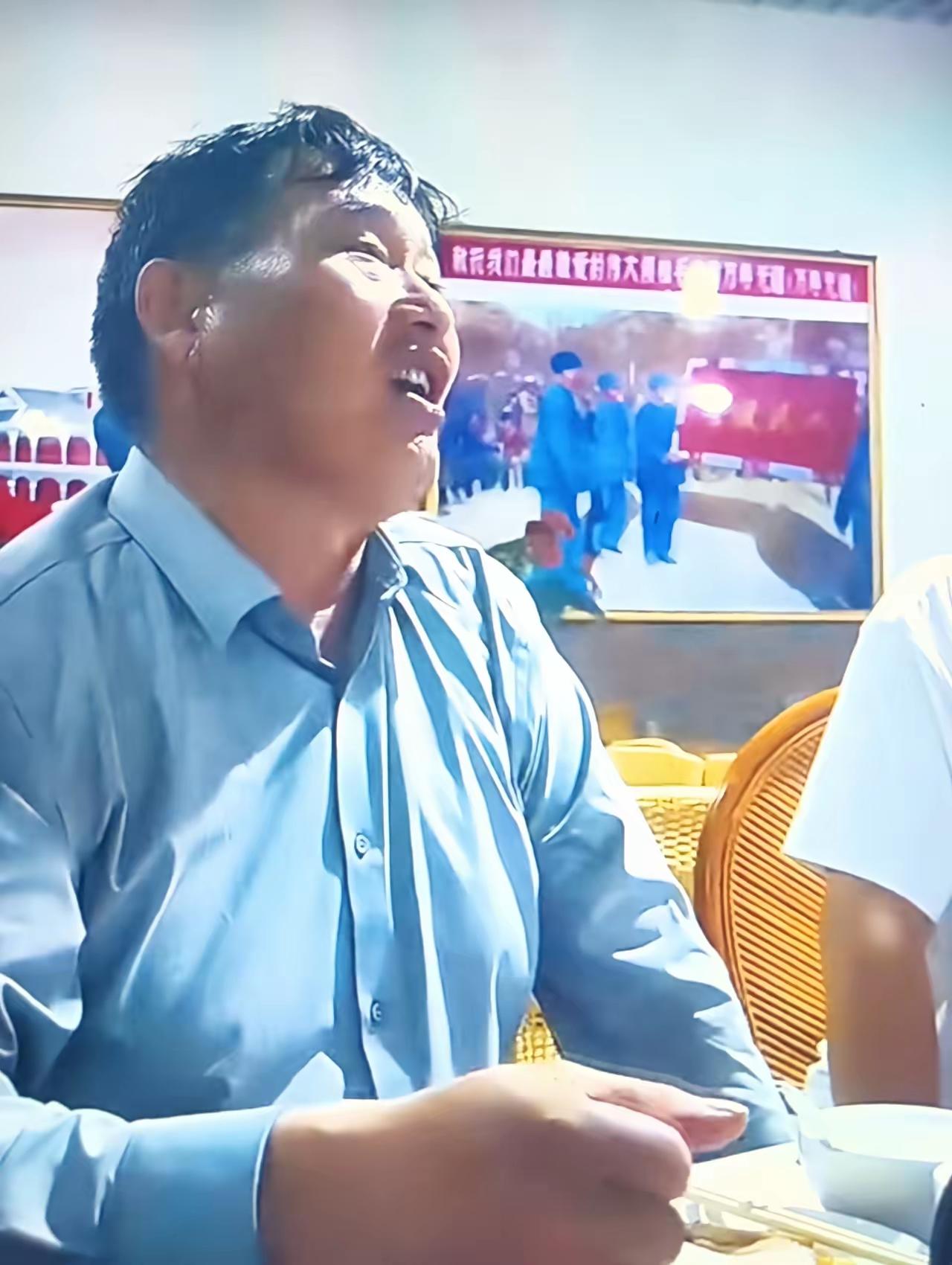 朱之文又挨骂了。这回连错话都没说，被人截了五秒视频，评论区炸了。

骂他的人，没