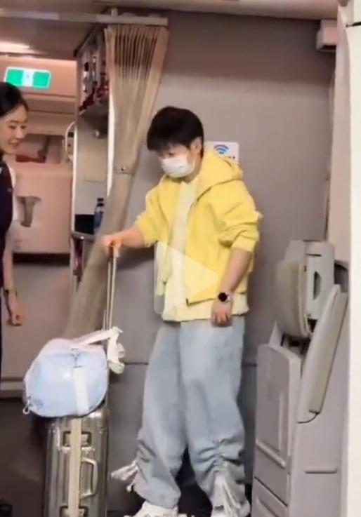 封训结束回北京，
几天后将飞伦敦，
每一步都藏着坚持与不易。
高强度备战连轴转，